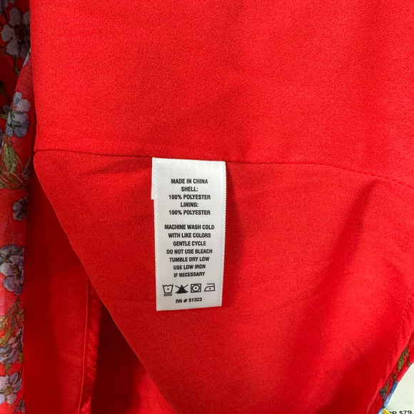 CeCe Flutter Sleeve Floral Print Tie Neck Blouse in Poppy Red Size 2X - Picture 6 of 8